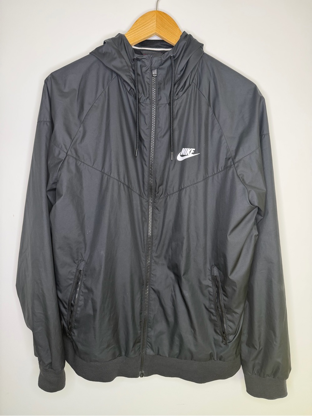 Nike Windbreaker Jacket Mens Medium Gray Full Zip Hooded Lightweight Swoosh